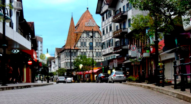 Imagem da cidade de Blumenau. Arquitetura antiga